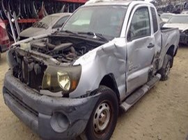 2006 TOYOTA TACOMA SILVER EXTD CAB 2.7 AT  2WD.  Z24853